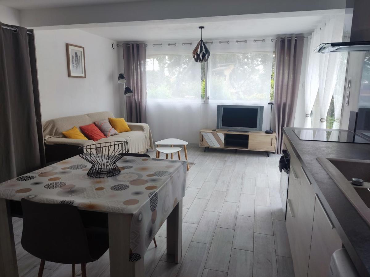 Charmant Studio A Castillon Du Gard, A Deux Pas Du Pont-Du-Gard מראה חיצוני תמונה