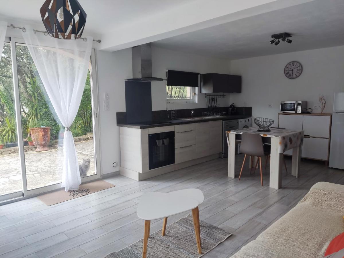 Charmant Studio A Castillon Du Gard, A Deux Pas Du Pont-Du-Gard מראה חיצוני תמונה