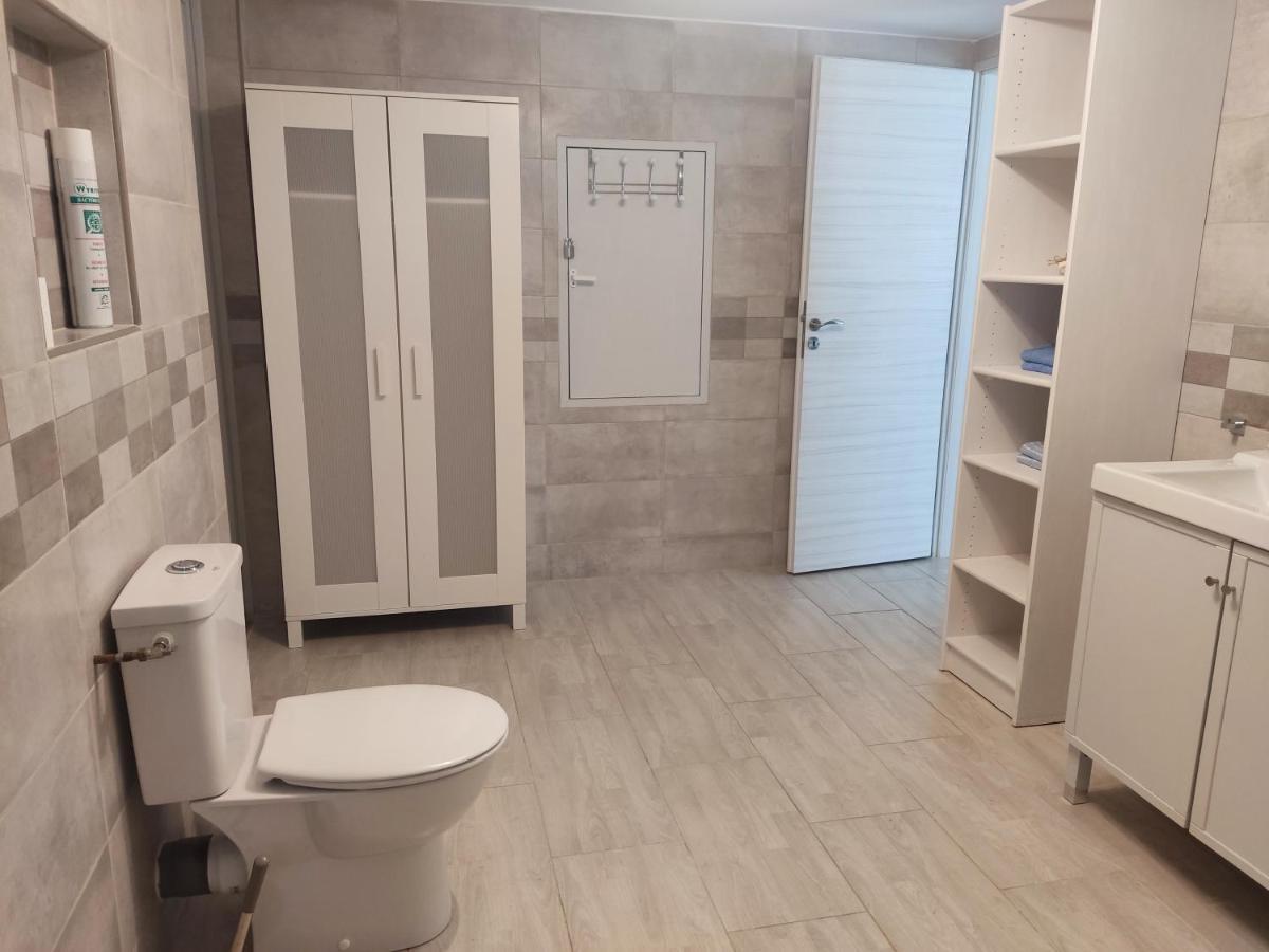 Charmant Studio A Castillon Du Gard, A Deux Pas Du Pont-Du-Gard מראה חיצוני תמונה