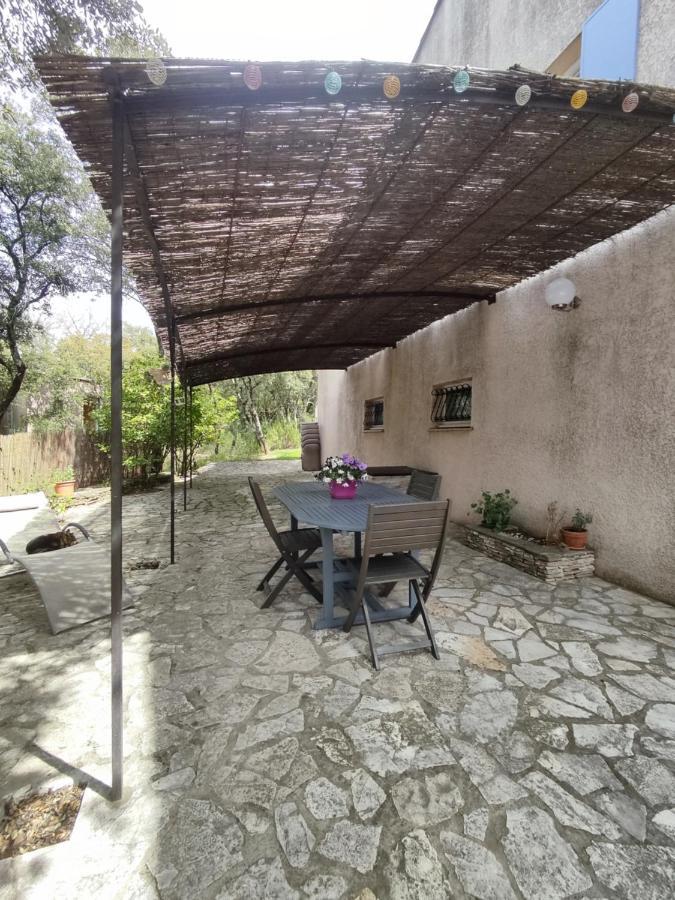 Charmant Studio A Castillon Du Gard, A Deux Pas Du Pont-Du-Gard מראה חיצוני תמונה